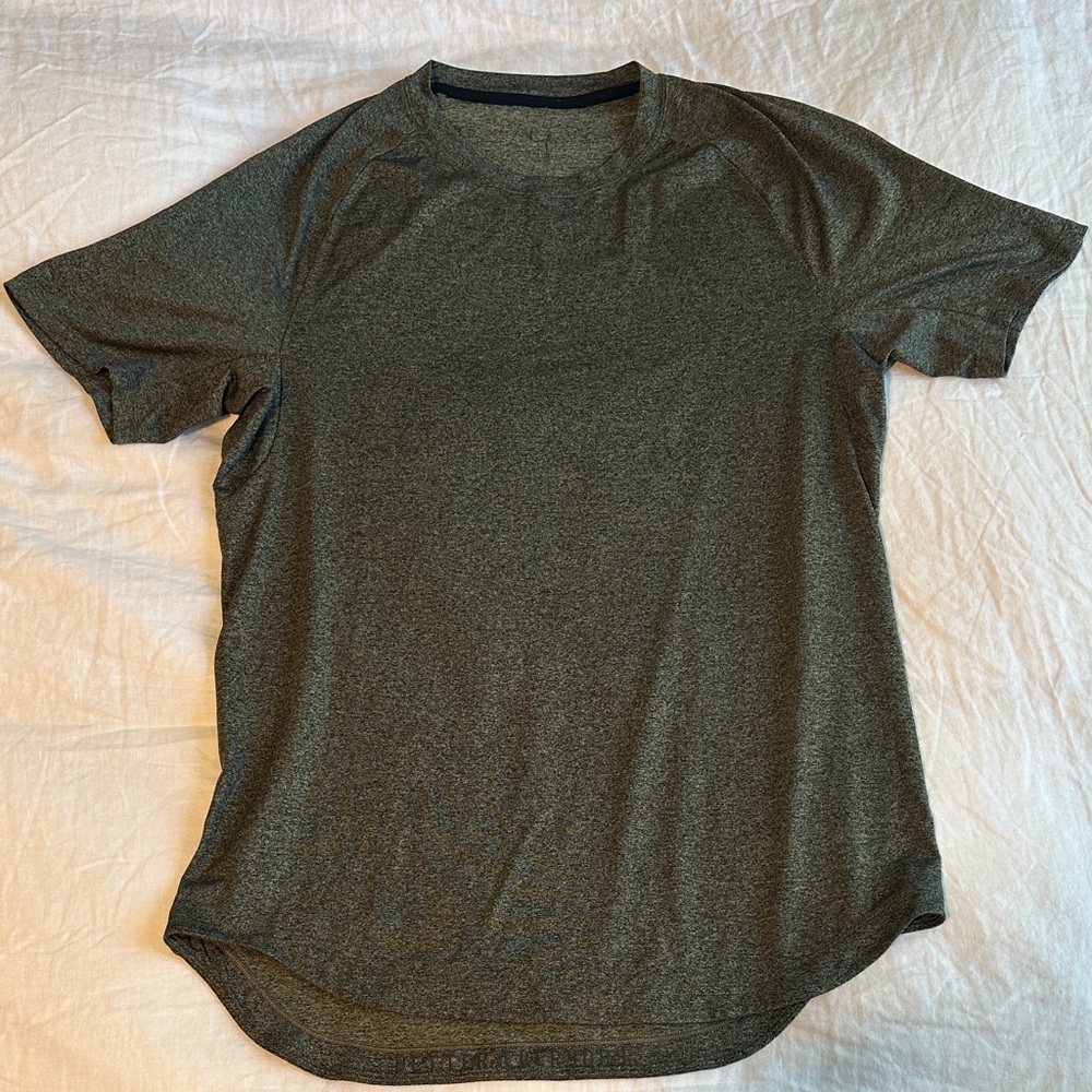 Lululemon Men’s Drysense Short Sleeve Size L